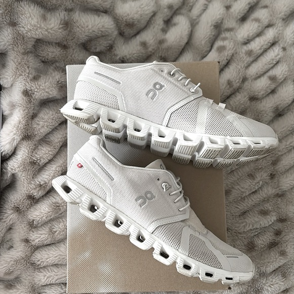 On Cloud 5 Pearl Womens Running Shoe - Picture 4 of 10